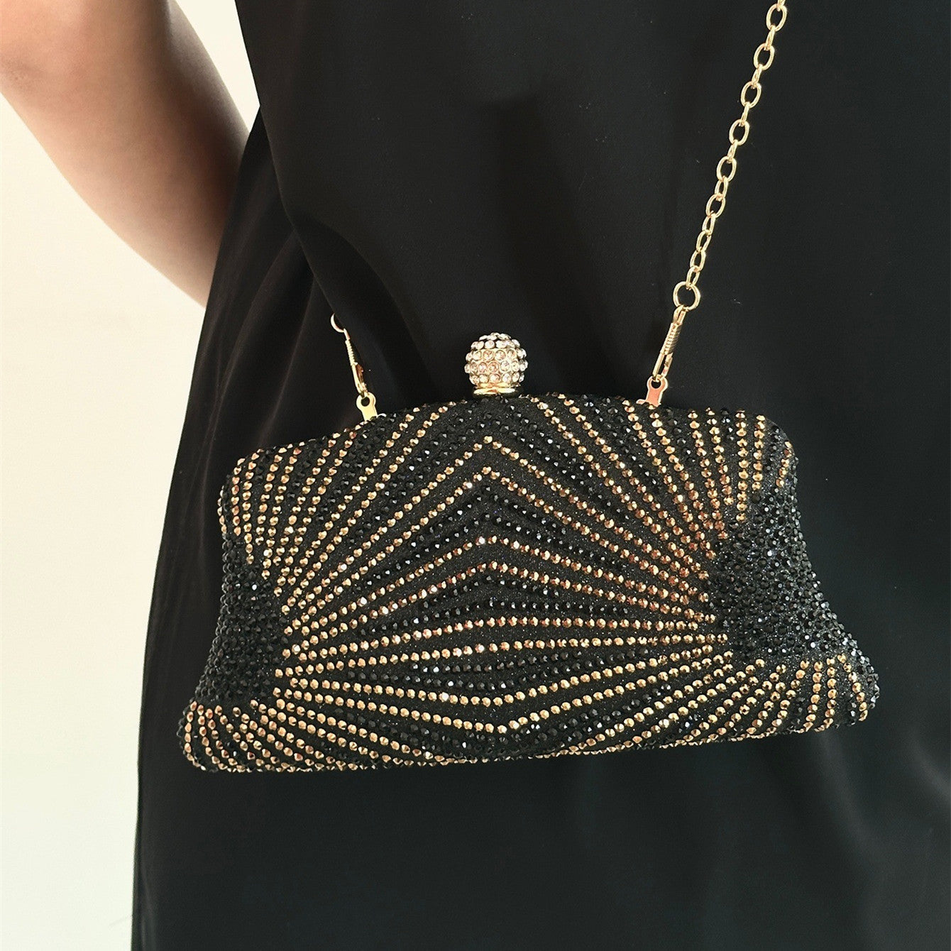 Shimmering And Elegant Rhinestone-decorated Clutch