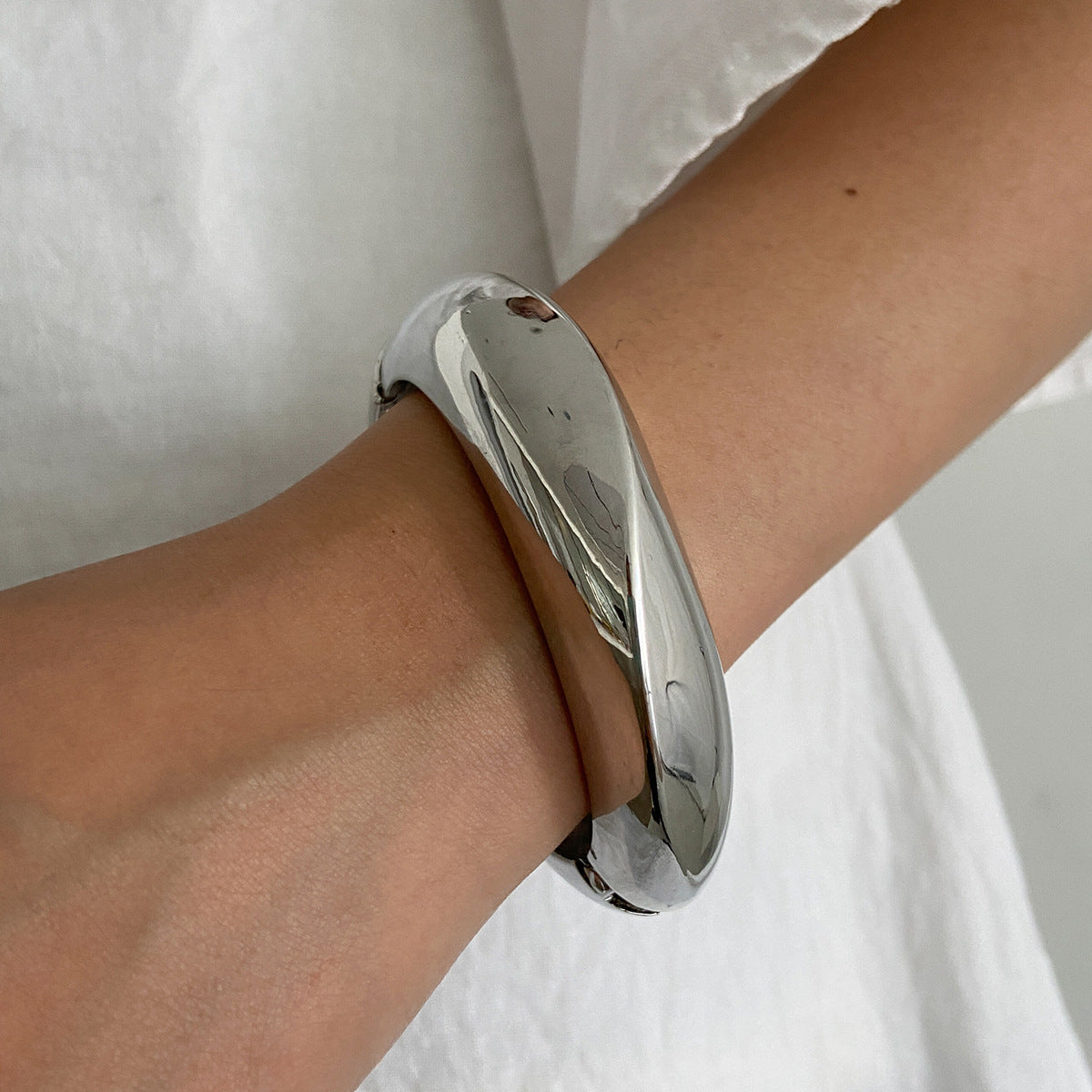 Dramatic Irregular Resin Bracelet For Women Dopamine Style