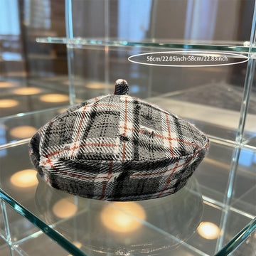 A British-style Casual Painter Hat That Is Versatile And Can Show Off Your Face