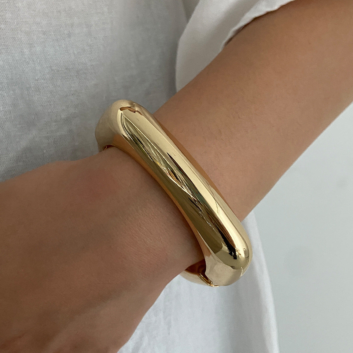 Exaggerated Resin-dyed Wide Bracelet